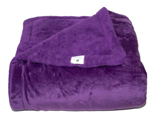 Frazada Pierre Cardin Corderito color violeta con diseño lisa de 220cm x 160cm