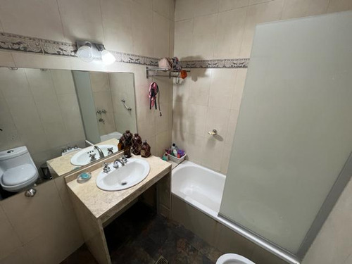 Casa Con Piscina Y Hermoso Parque