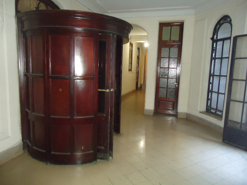 Imagen 5 de 16 de Regias Oficinas Ubicadas En El Histórico Edificio -pasaje Urquiza