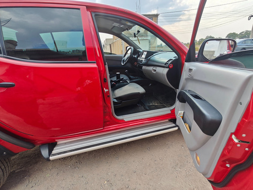 Mitsubishi L200 2.4 Cabina Doble 4x2 Mt