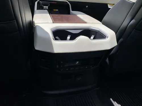 Toyota Sequoia Capstone Hibrida