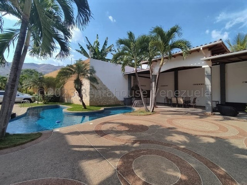 Imagen 2 de 14 de Espectacular Townhouse En La Mas Exclusiva Zona De Maracay, Urb. Cantarrana. #23-26710 Mg
