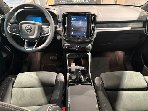 Volvo C40 P8 Pure Electric