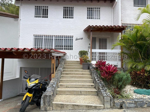 Casa Espectacular Con Excelente Distribución En Alto Prado A La Venta #24-22586 Mn Caracas - Baruta