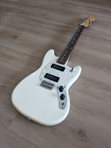 Guitarra Fender Offset Series Mustang 90