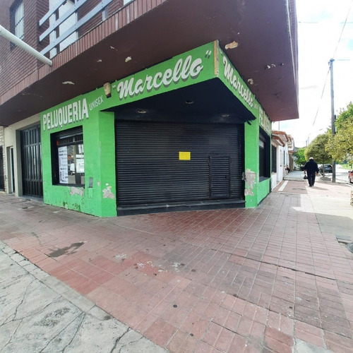 Imagen 2 de 11 de Local En Venta En Esquina