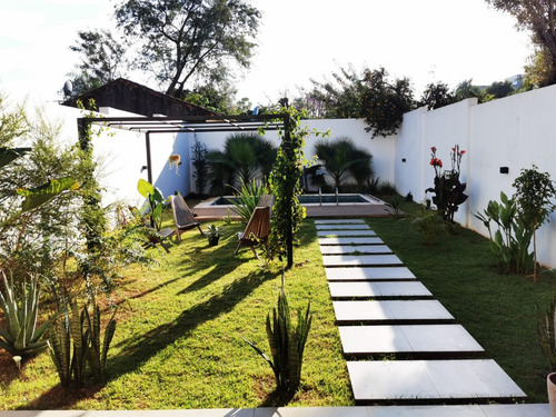 Duplex Amoblado Con Piscina En El Barrio Santa María: 3 Habitaciones Y 3 Baños