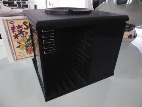 Imagen 3 de 4 de Porta Cd Giratorio / Con Capacidad De Almacenamiento 24 Cds