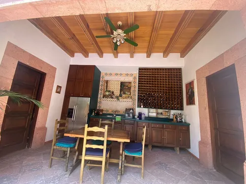 Casa En Venta En El Centro De Querétaro.
