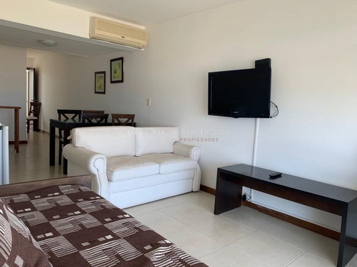 Imagen 5 de 12 de Apartamento Frente Al Mar - Dos Dormitorios