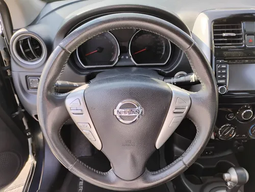 Nissan Versa 1.6 Exclusive Navi At