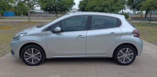 Imagen 8 de 15 de Peugeot 208 1.6 5p Feline 2018