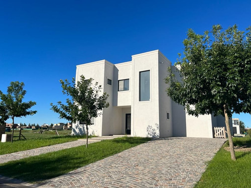 Casa En Venta En El Naudir A La Laguna 