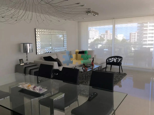 Venta Y Alquiler De Moderno Departamento De Tres Dormitorios Más Dependencia A Pasos De Playa Brava - Ref : Eqp4280