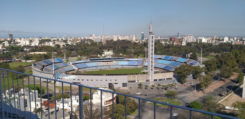 Imagen 1 de 14 de Alquiler Anual Apto Piso 19 Con Excelente Vista Panoramica