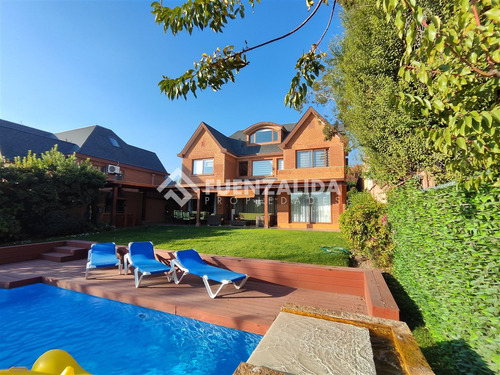 Casa En Venta De 5 Dorm. Condominio, San Carlos De Apoquindo