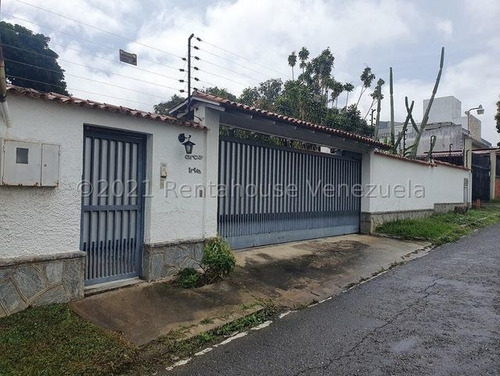 Imagen 1 de 14 de Casa En Venta En Lomas Del Club Hipico, Caracas. Código 21-27136 Mvg