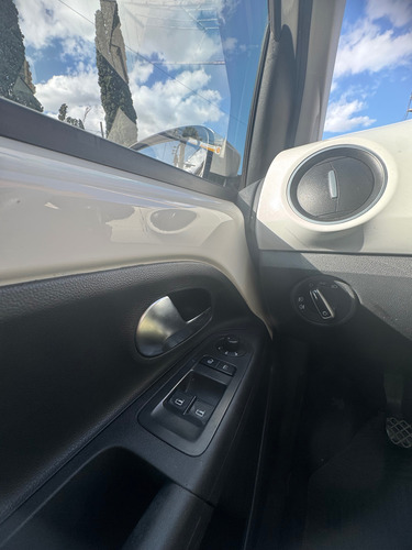 Volkswagen Up! 1.0 High Up! 75cv 3 p