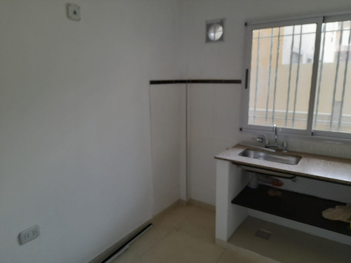 Alquilo Depto 2 Ambientes Tipo Duplex Laferrere Centro
