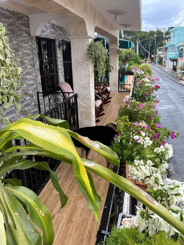 Imagen 7 de 30 de Casa De 3 Niveles Con Piscina En Santo Domingo