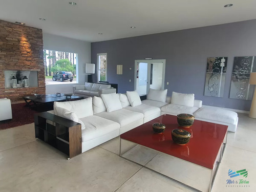 Venta De Terreno Con Gran Superficie En Laguna De Los Cisnes Sobre Ruta Interbalnearia