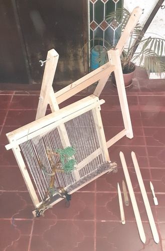 Imagen 5 de 8 de Telar En Madera De Pie De 40 Cm X 50 Cm