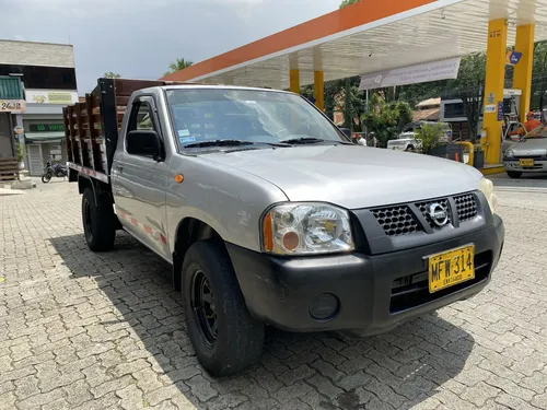 Nissan Np300 Frontier 2.4 Estacas 2013
