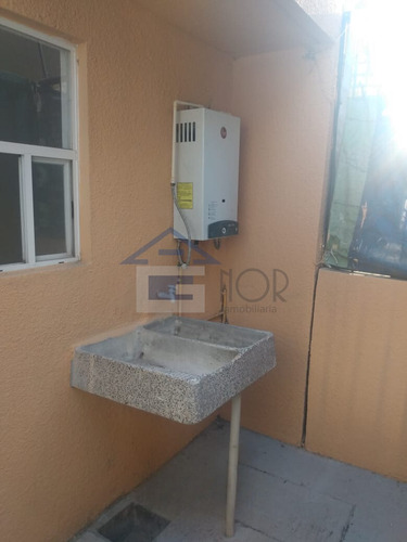 501.b1.vr.3. Casa En Heroes De Tecámac Ii Con 2 Recamaras 1 Baño, Cajon De Estacionamiento Tambien Cuenta Con Dos Niveles, Patio Trasero , Buena Ventilación E Iluminación Con Supermercados Cercanos