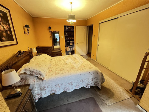Casa En Venta De 4 Dorm. En Las Condes