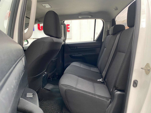 Imagen 7 de 10 de Toyota Hilux 2018 2.7 Cabina Doble Base Mt