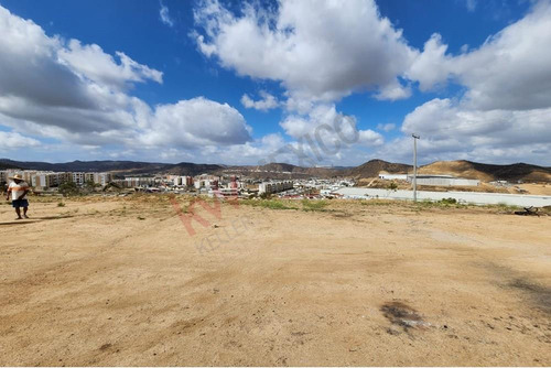 Terreno En Venta Con Vista Amplia En Boulevard 2000