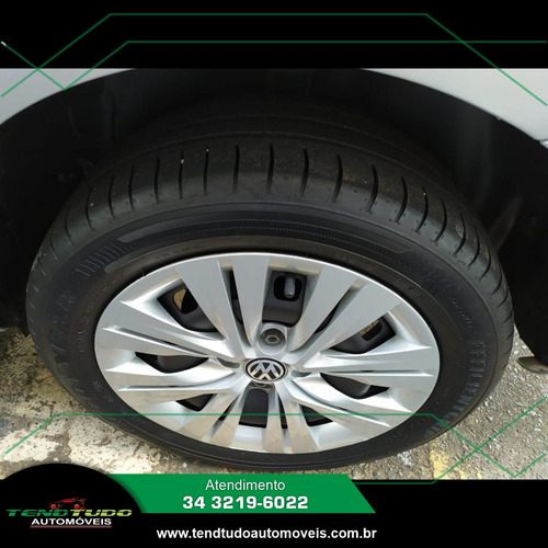 Imagem 5 de 7 de Volkswagen Voyage Trendline 1.6 Prata 2019