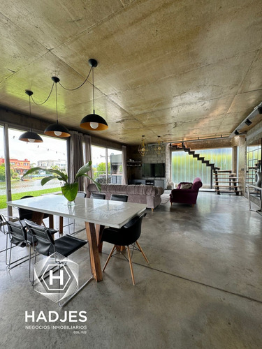Casa En Venta, Nuevo Quilmes Moderna Con Piscina A La Laguna