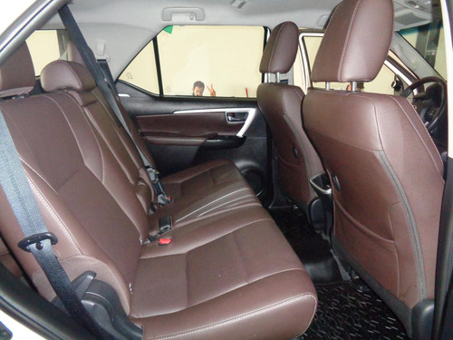 Imagem 13 de 15 de Toyota Hilux Sw4 2.7 Flex Srv 4x2 Aut. 7 Lugares