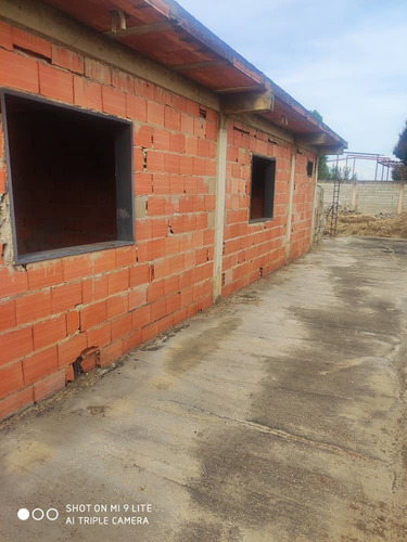Imagen 2 de 9 de Se Vende Terreno Con Bienhechuria En, Anaco Ve02-518anz-arh