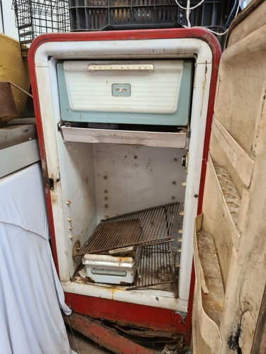 Imagem 6 de 7 de Geladeira Antiga Para Reformar