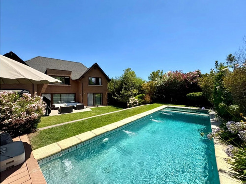 Casa En Las Condes/ S C De Apoquindo Condominio