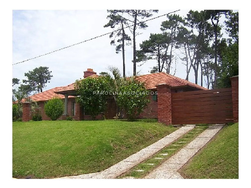 Casa En Venta En Barrio Cantegril.