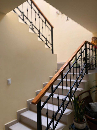 En Venta Casa En Centro Sur, Claustros, Gran Ubicación, Alberca, 3 Recamaras..