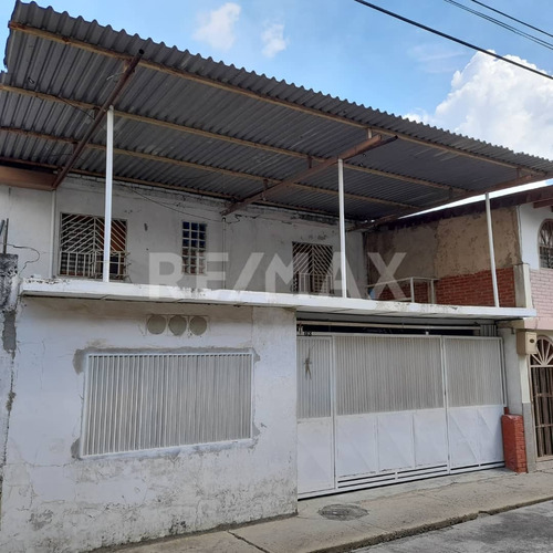 Venta Casa Urb Las Mercedes La Victoria Código 231358