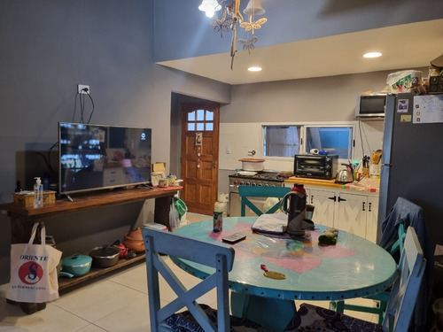 Imagen 7 de 10 de Excelente 1 Casa Con 2da Casa Y Quincho Grande Con Baño Completo