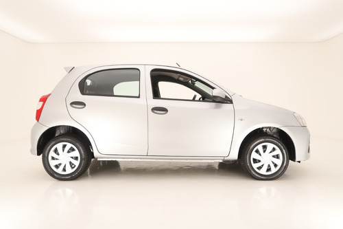 Imagen 5 de 25 de Toyota Etios X Manual 5 Puertas My23