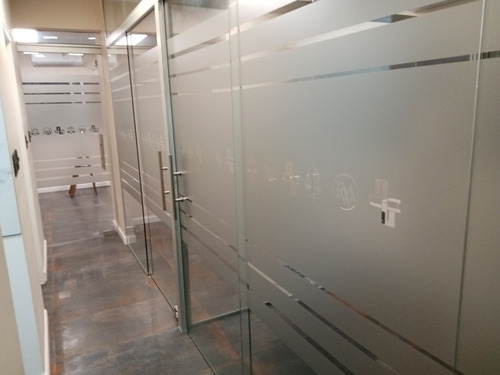 Imagen 5 de 10 de Vinilos Esmerilados Instalación