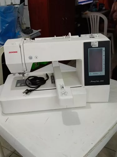 Máquina de Bordado Memory Craft 400E Janome –