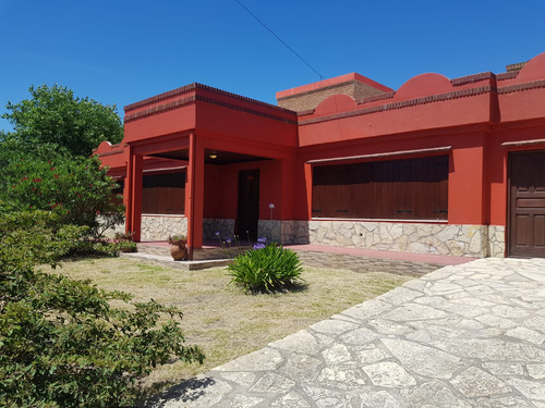 Venta Hermosa Casa A Una Cuadra De La Laguna De Mar Chiquita