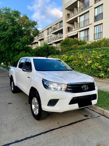 Toyota Hilux 2.8 Cd Sr 177cv 4x4 2016