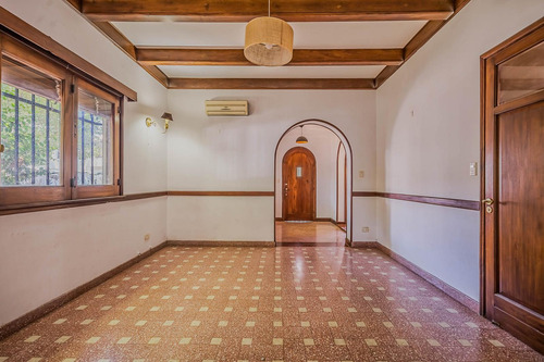 Venta Casa Olivos Vicente Lopez 4 Ambientes Con Dependencia Garage Patio Jardin Parrilla