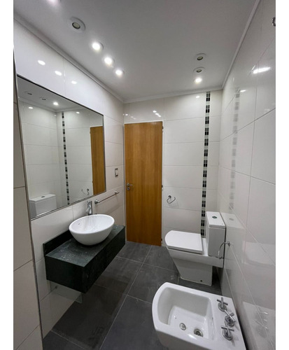 Departamento 4 Amb, 2 Baños Completos, Toilette ,2 Cocheras, Lavadero. En Moron