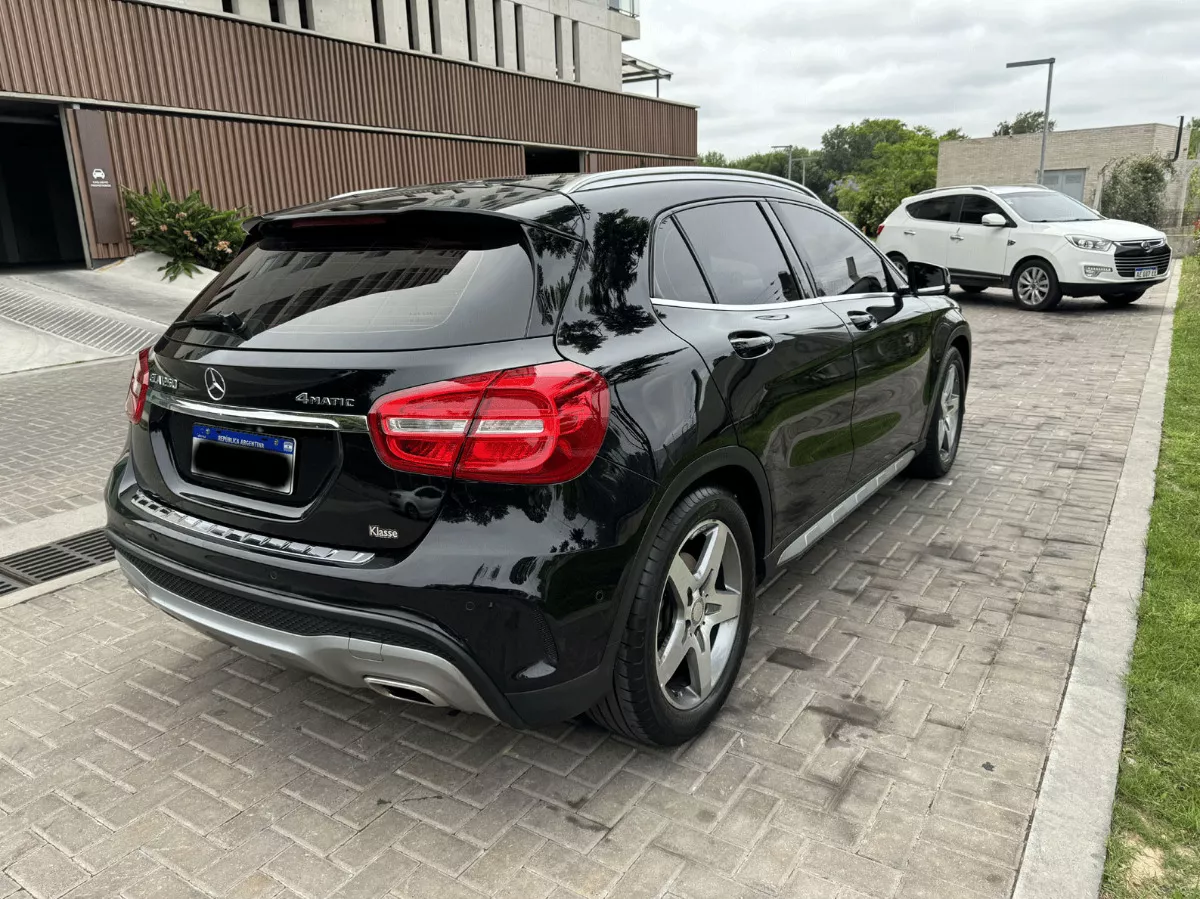 Mercedes-Benz Clase GLA 1.6 Gla250 Amg-line 211cv