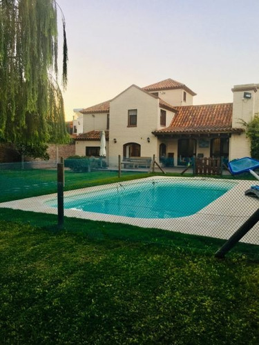 Imagen 1 de 2 de Casa En Venta De 5 Dormitorios En Carrasco (ref: Vld-2763)